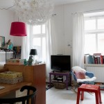Small Two-Room Apartment With Lots of Colorful Stuff_6