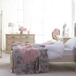 Bedroom with Shabby-Chic Style_1